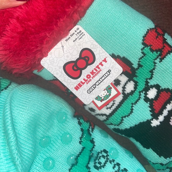 HELLO KITTY CHRISTMAS COZY WARMERS 🥰🎄 - Picture 3 of 3